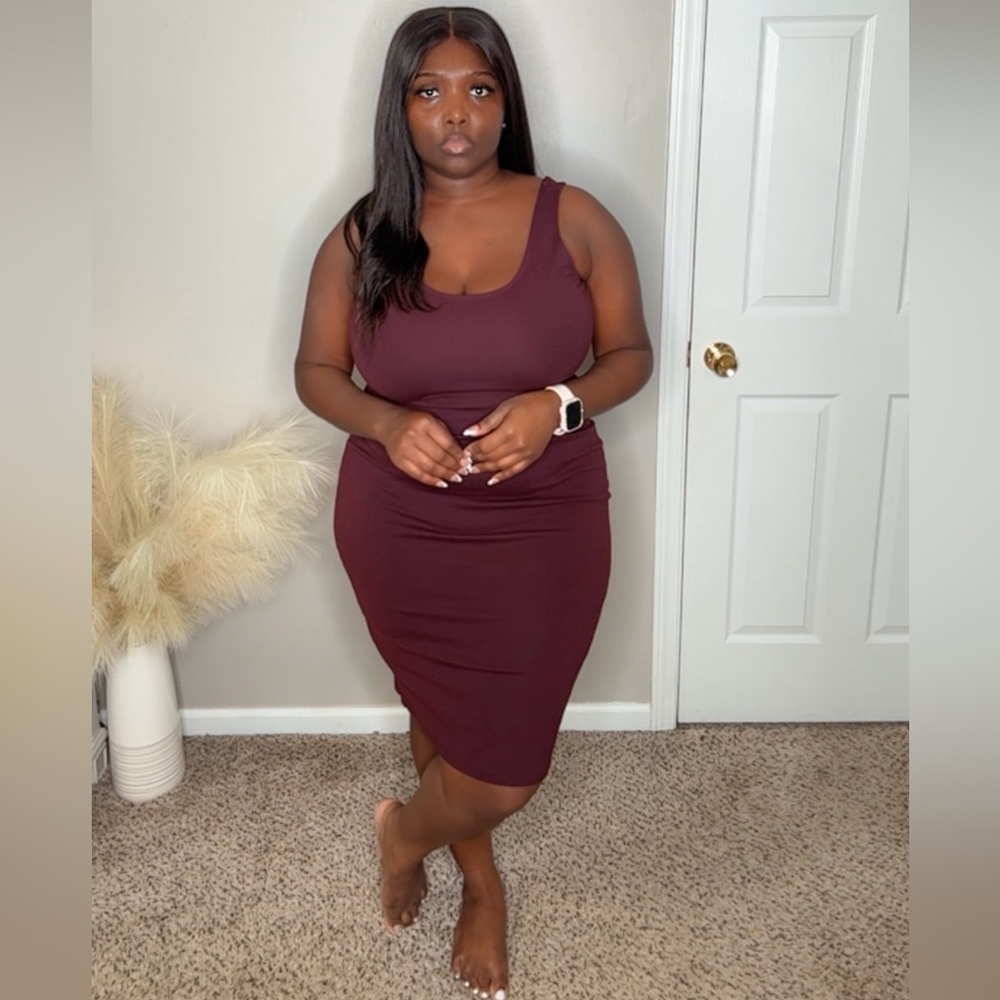 Burgundy long bodycon dress with split in the back.